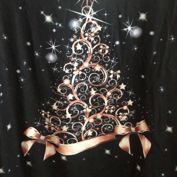 Fesfesfes - Awesome softest top ever! Fun Christmas Tree design - Picture 5 of 5